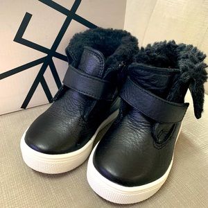 Freshly Picked size 5 Sherpa lined boots